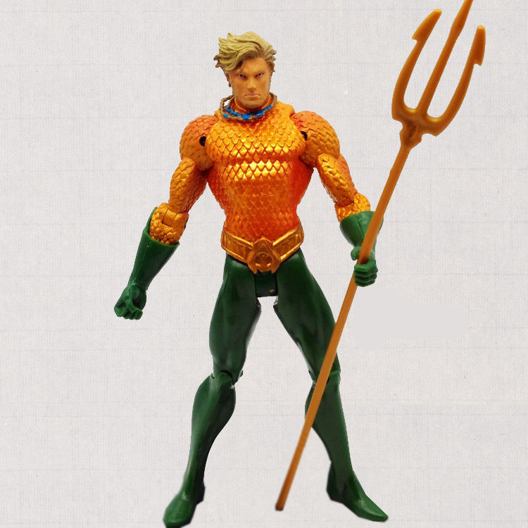 7 style Batman Superman Green Lantern Wonders Woman Anime Figur Aquamans Flashs Anime Figur about 18cm High with Movable Joints