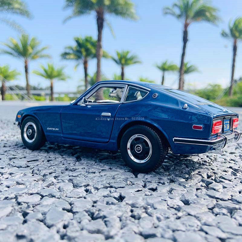 Classic 1971 Datsun 240Z Classic Maisto 1:18 Model Car